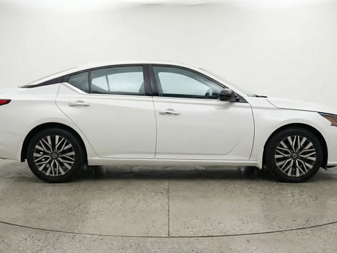 Used 2025 Nissan Altima 2.5 SV image 11