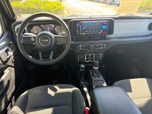 Used 2025 Jeep Wrangler Unlimited Sport AWD/4WD image 22