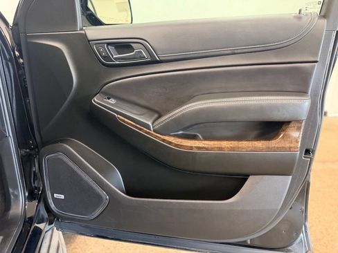 Used 2019 Chevrolet Tahoe LT w/ Luxury Package AWD/4WD image 18