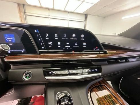 Used 2023 Cadillac Escalade ESV Premium Luxury AWD/4WD image 12