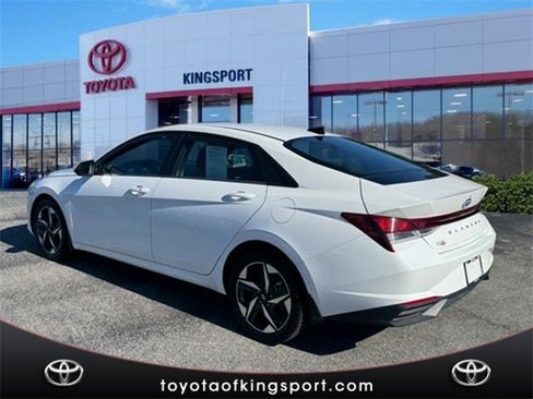 Used 2023 Hyundai Elantra SEL w/ Convenience Package image 3