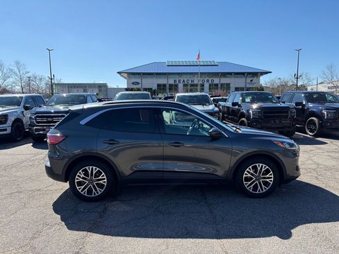 Used 2020 Ford Escape SEL image 4