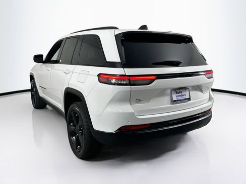 Used 2023 Jeep Grand Cherokee Altitude image 7