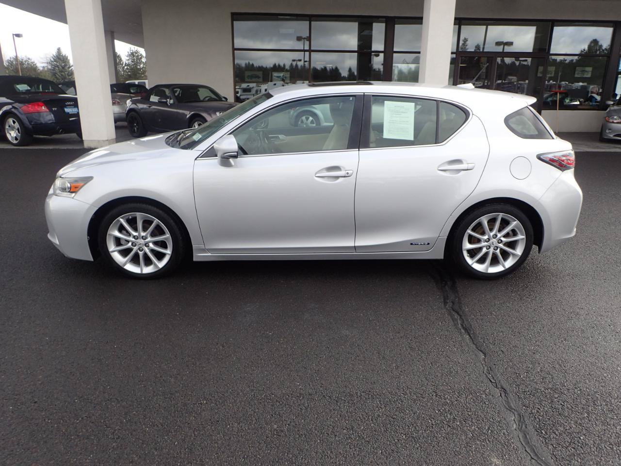 Used 2012 Lexus CT 200h Premium w/ Premium Audio Pkg FWD image 2