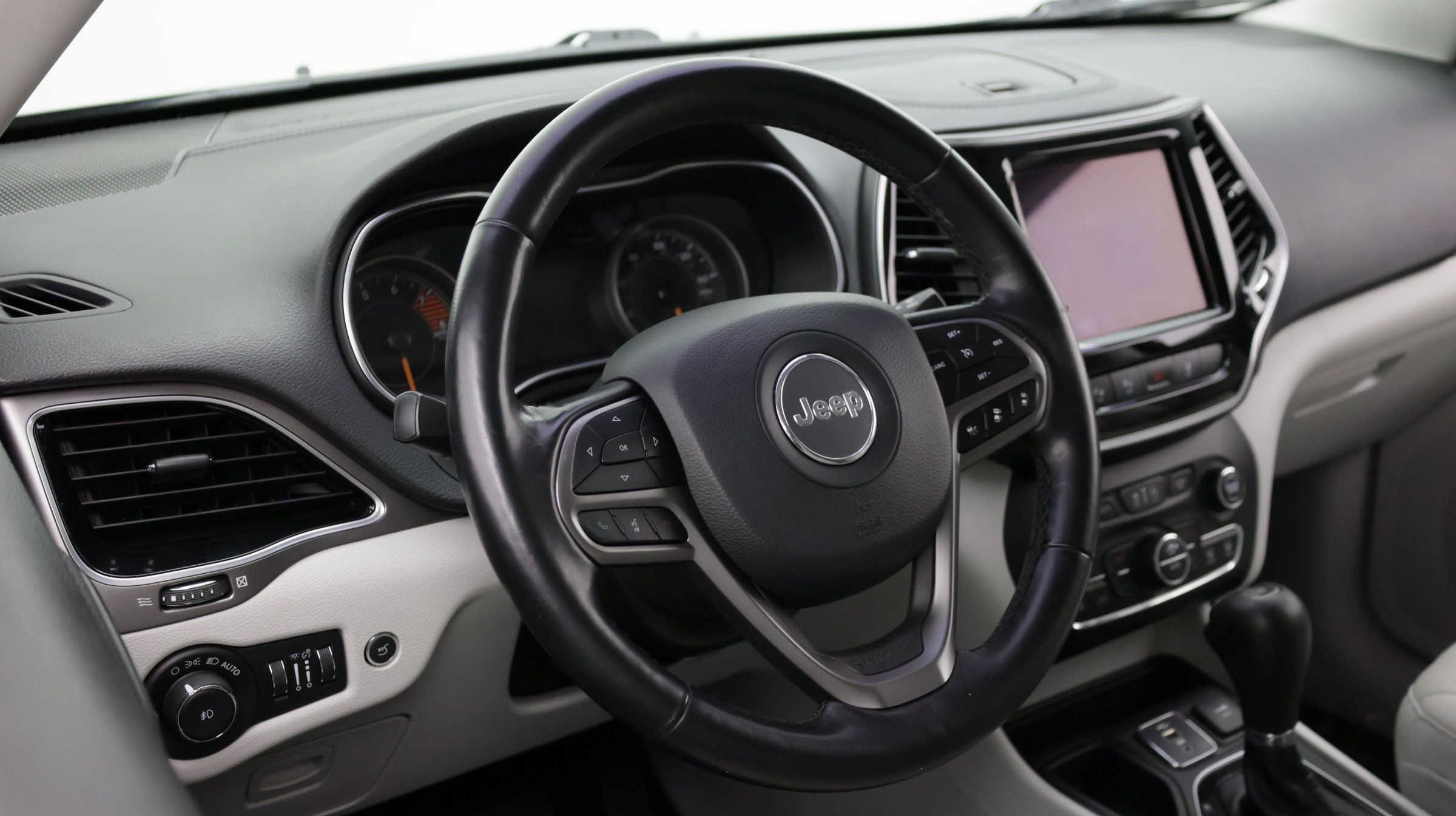 Used 2021 Jeep Cherokee Limited FWD image 8