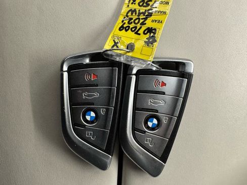 Used 2021 BMW 750i xDrive w/ Executive Package AWD/4WD image 49