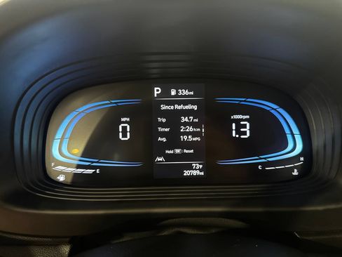 Used 2025 Hyundai Venue Limited FWD image 8