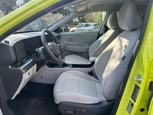 Used 2025 Hyundai Kona SEL FWD image 9