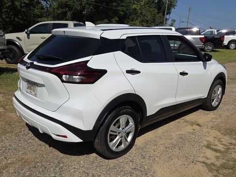 Used 2023 Nissan Kicks S FWD image 13