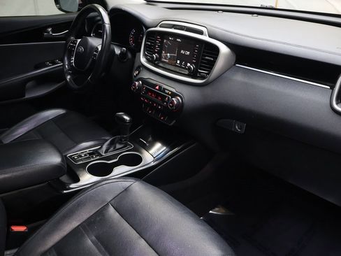 Used 2019 Kia Sorento SX image 11