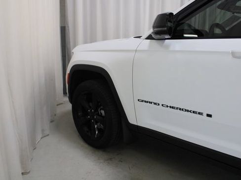 Used 2024 Jeep Grand Cherokee Limited w/ Luxury Tech Group II AWD/4WD image 32