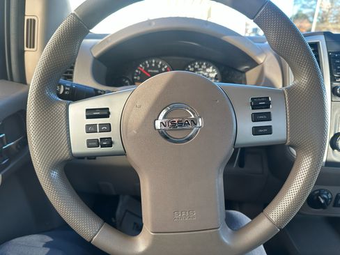 Used 2018 Nissan Frontier SV image 9