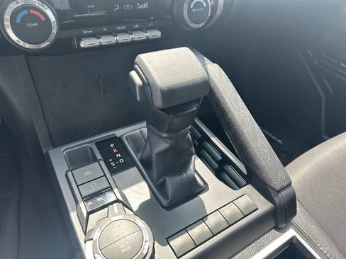 Certified 2025 Toyota Tacoma SR5 AWD/4WD image 17