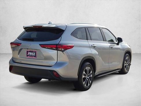 Used 2023 Toyota Highlander XLE FWD image 5