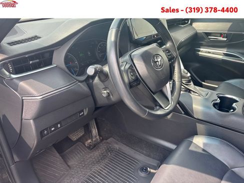 Certified 2022 Toyota Venza XLE AWD/4WD image 13