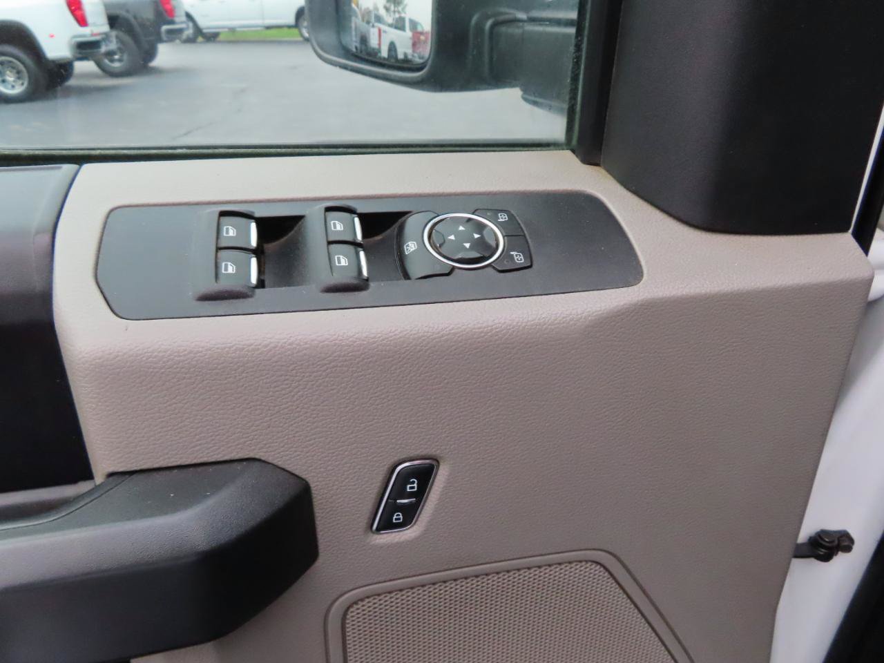 Used 2017 Ford F350 XL w/ Power Equipment Group AWD/4WD image 27