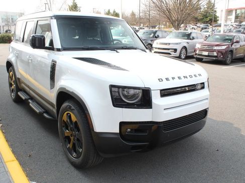 New 2026 Land Rover Defender 110 S image 9