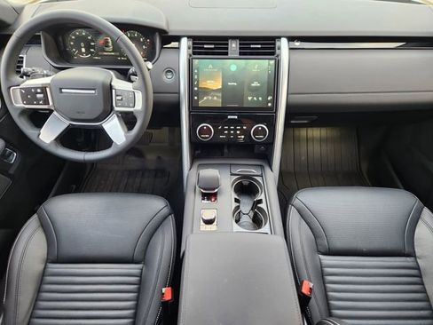 Used 2025 Land Rover Discovery S image 4