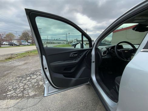 Used 2019 Chevrolet Trax LT image 19