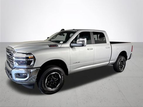New 2026 RAM 2500 Laramie AWD/4WD image 2