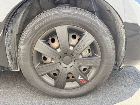 Used 2018 Nissan Versa Note SV FWD image 15