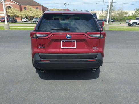 Used 2024 Toyota RAV4 XLE w/ Convenience Package image 7