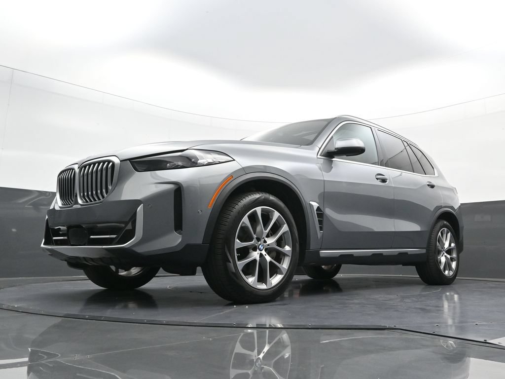 Used 2024 BMW X5 xDrive40i w/ Parking Assistance Package AWD/4WD image 22