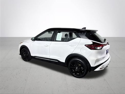Used 2023 Nissan Kicks SR w/ SR Premium Package FWD image 8