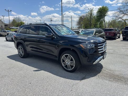 Used 2025 Mercedes-Benz GLS 450 4MATIC image 3