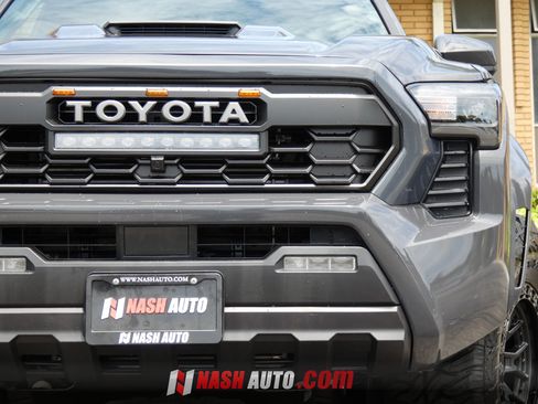 Used 2025 Toyota Tacoma TRD Sport AWD/4WD image 20