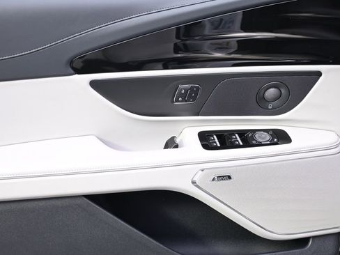 New 2026 Lincoln Nautilus Premier w/ Equipment Group 102A image 22