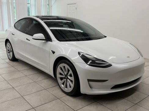 Used 2021 Tesla Model 3 Standard Range Plus RWD image 1