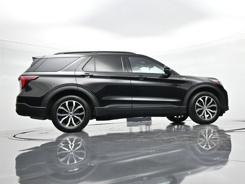 Certified 2025 Ford Explorer ST-Line AWD/4WD image 28