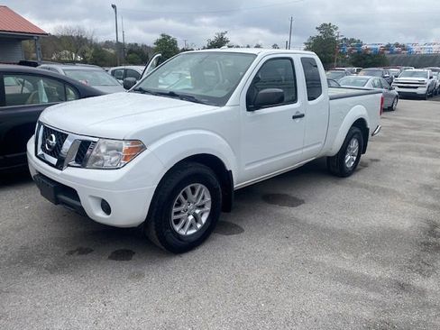 Used 2017 Nissan Frontier SV image 1