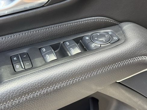Used 2024 GMC Yukon Denali RWD image 26
