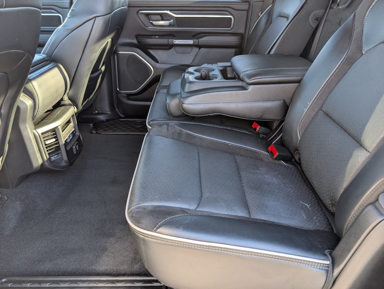 Used 2025 RAM 1500 Laramie AWD/4WD image 16