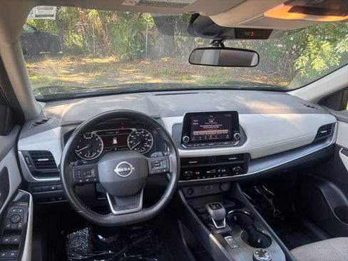 Used 2025 Nissan Rogue SV AWD/4WD image 30