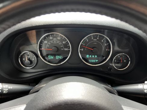 Used 2015 Jeep Wrangler Unlimited Sahara w/ Connectivity Group image 27