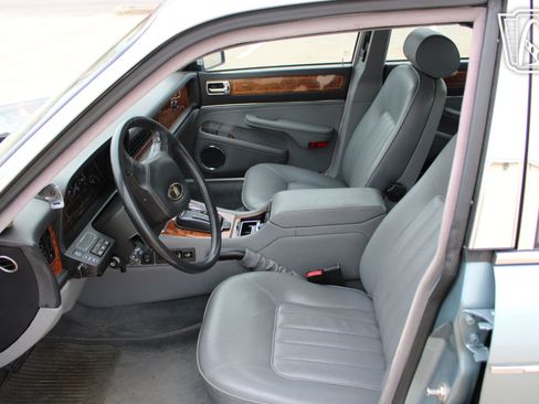 Used 1990 Jaguar XJ Vanden Plas RWD image 8
