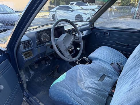 Used 1988 Toyota Pickup 2WD Regular Cab image 2