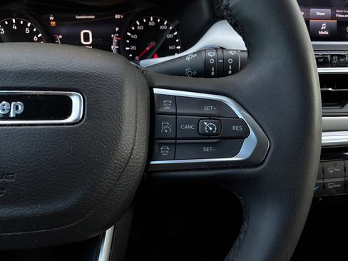Used 2025 Jeep Compass Limited AWD/4WD image 37