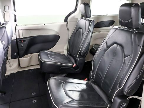 Used 2024 Chrysler Pacifica Limited FWD image 39