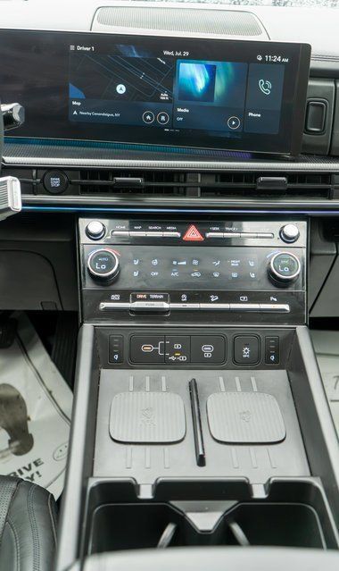 Used 2024 Hyundai Santa Fe Calligraphy AWD/4WD image 18