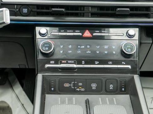 Used 2024 Hyundai Santa Fe Calligraphy AWD/4WD image 18
