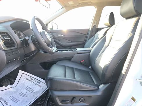 Used 2023 Nissan Rogue SV w/ SV Premium Package image 28