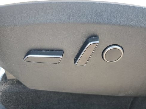 Used 2023 Tesla Model Y Long Range AWD/4WD image 21