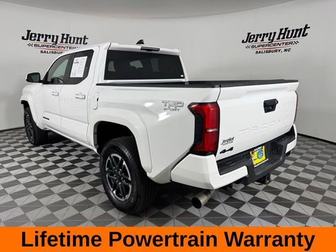 Used 2025 Toyota Tacoma TRD Sport AWD/4WD image 9