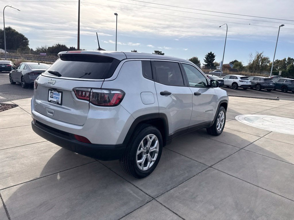 Used 2025 Jeep Compass Sport AWD/4WD image 7