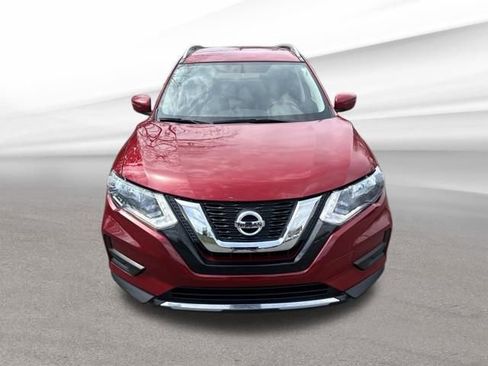 Used 2017 Nissan Rogue SV image 2