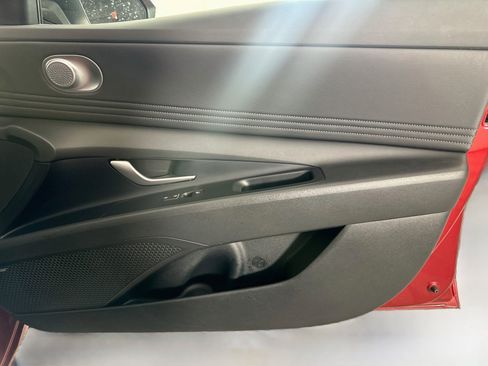 Used 2024 Hyundai Elantra Limited FWD image 32